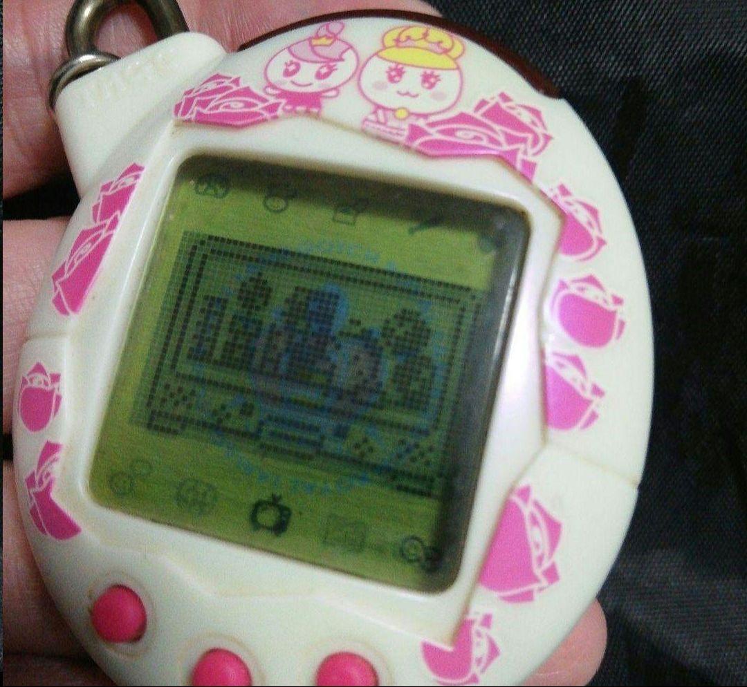 (日曜日までのSALE)希少・たまごっちプラス 夢のロイヤルふぁみりー バンダイ