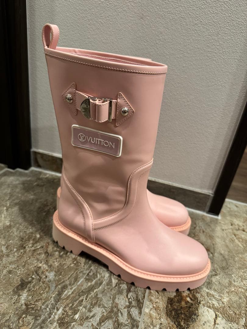 Louis Vuitton ピンク レインブーツ