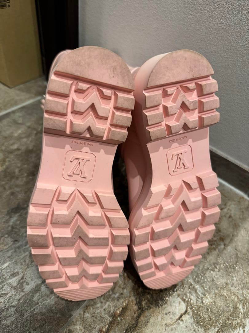 Louis Vuitton ピンク レインブーツ