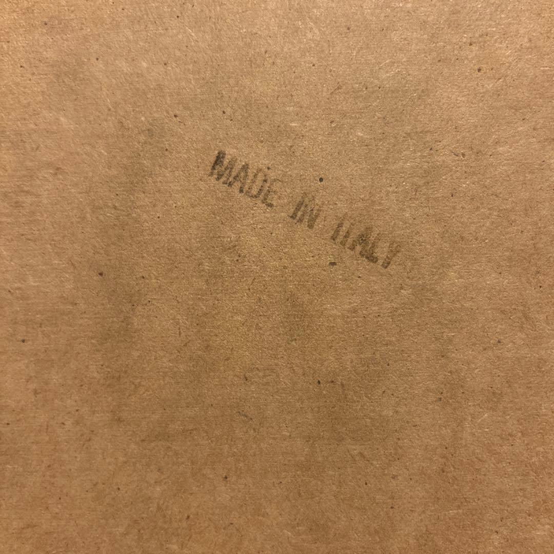 ゴールデンレトリバーと子猫の絵