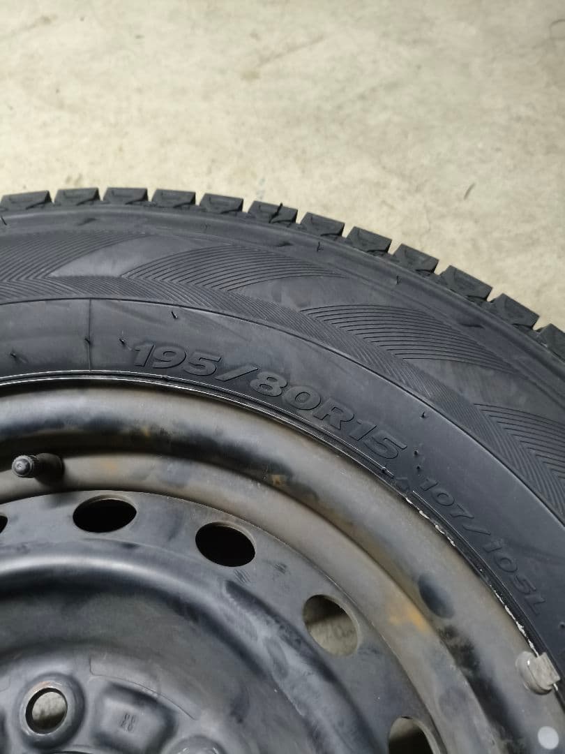 ハイエース・キャラバン用　新品スタッドレスタイヤ　4本セット