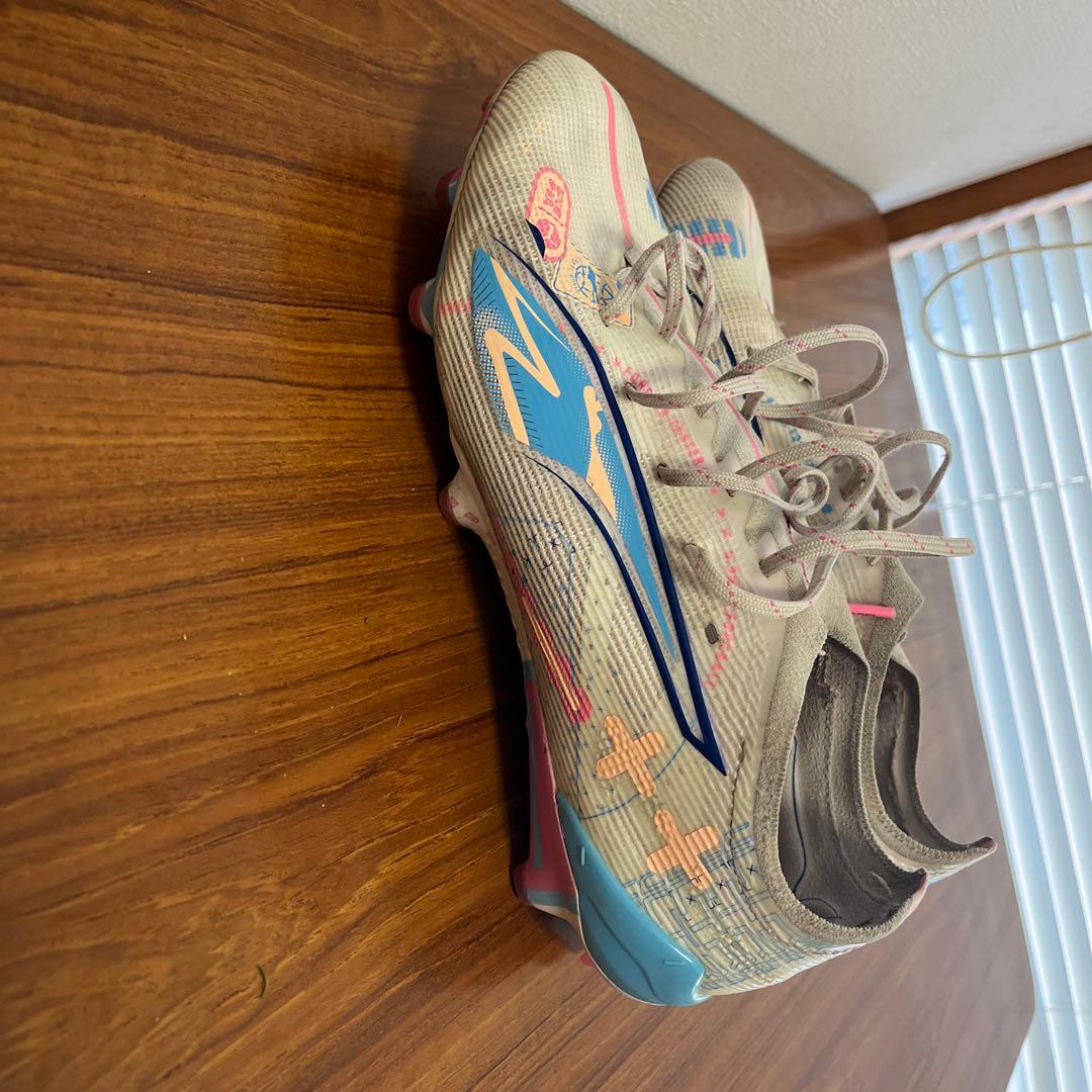 スパイクシューズ プーマウルトラホワイト/ピンク/ブルー27センチ