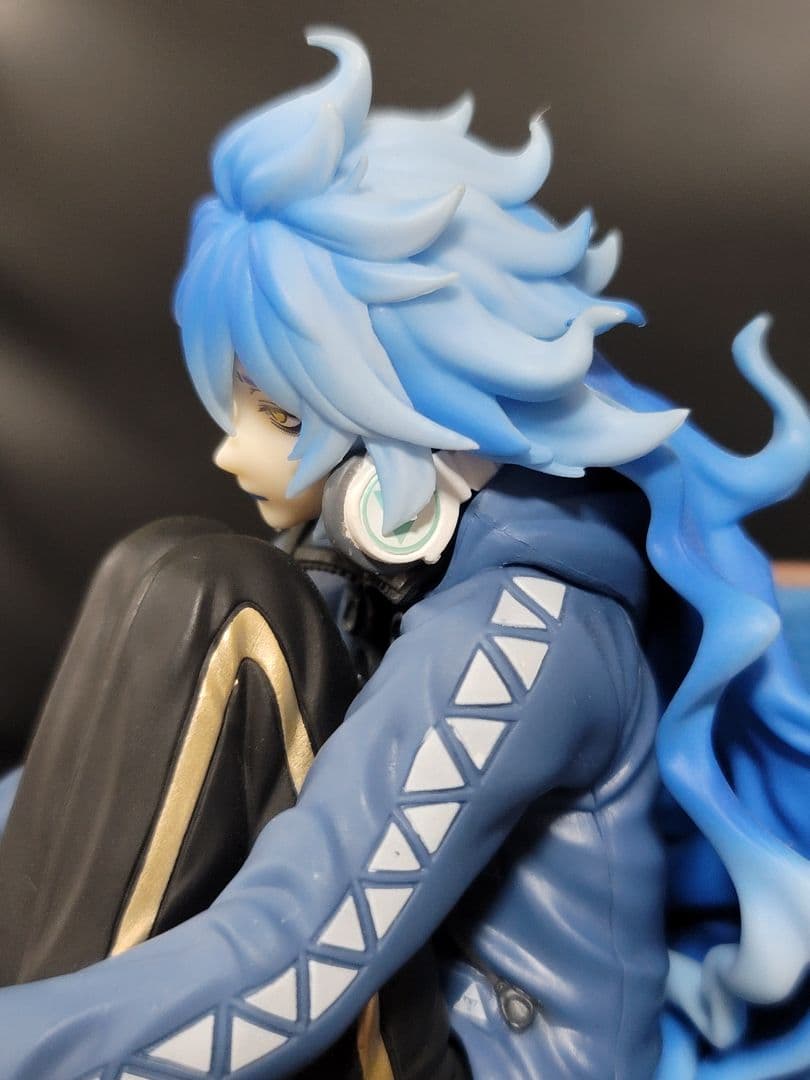 ツイステ　イデアシュラウド　フィギュア