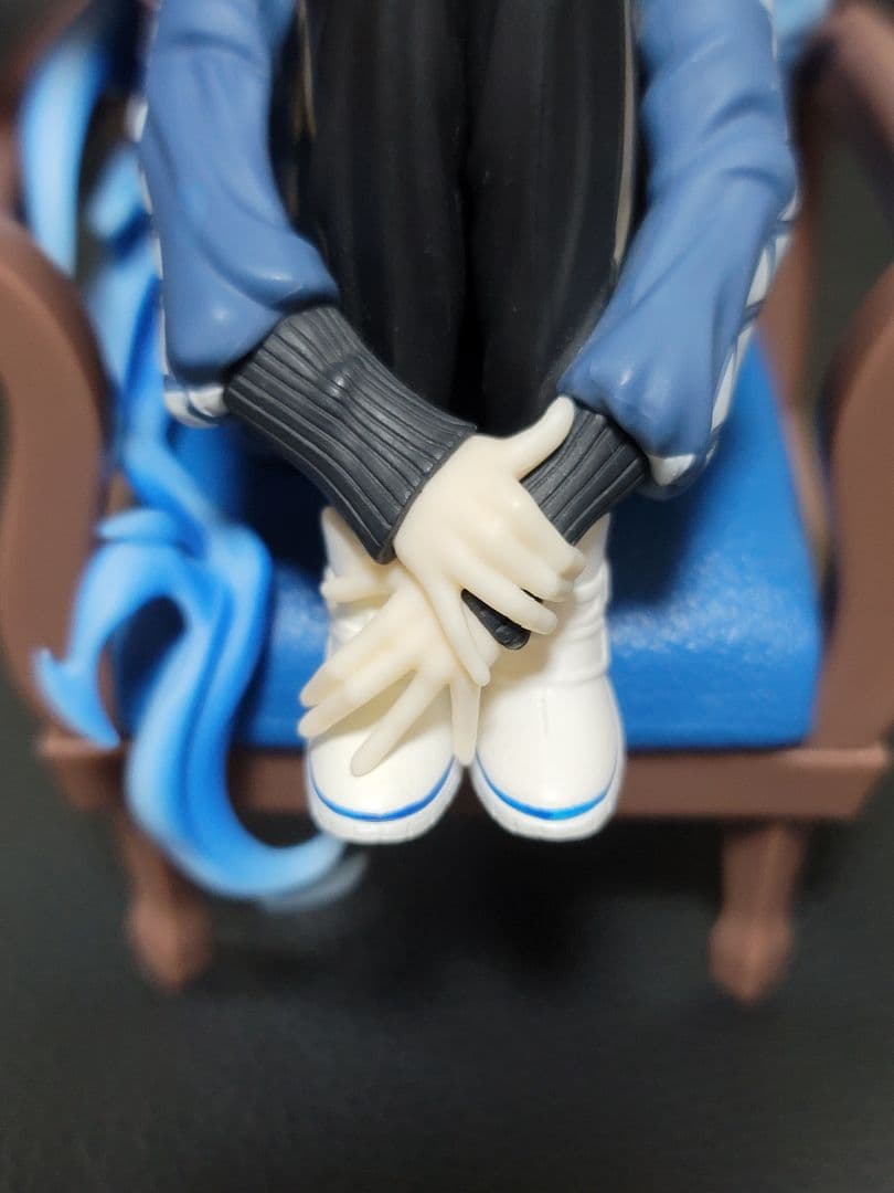 ツイステ　イデアシュラウド　フィギュア