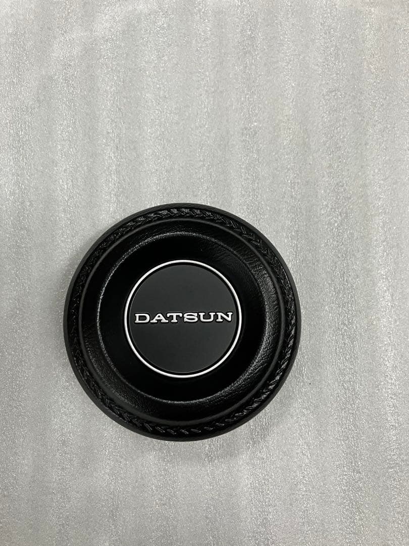 【在庫処分】DATSUN レプリカ ステアリング ハンドル・ホーンパット付き