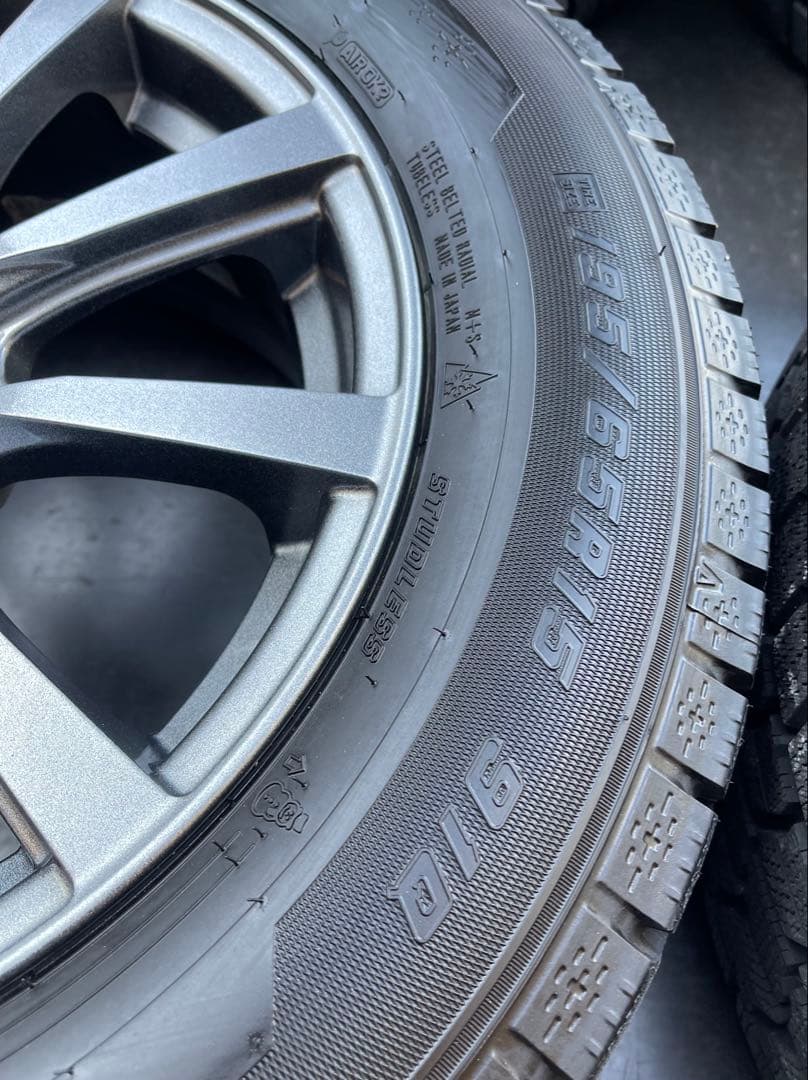 売り切り 美品 バリ溝 2024年製 プリウス スタッドレスタイヤ 4本セット