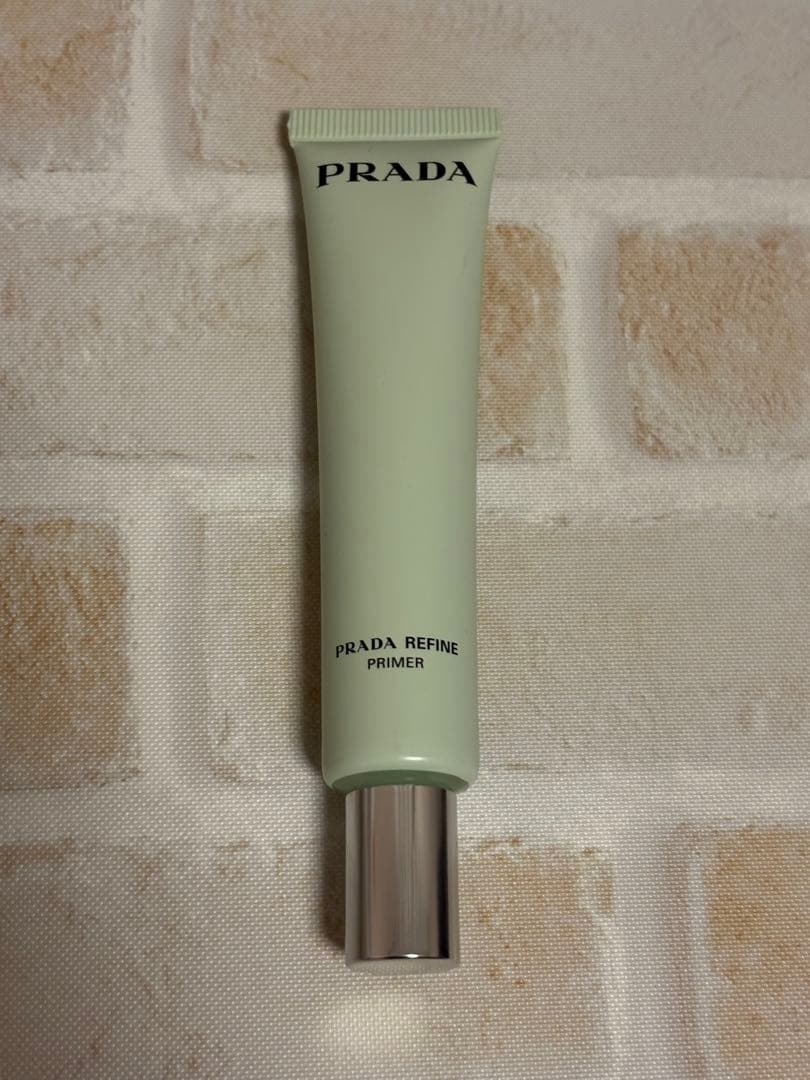 プラダ　リファイン ブラーリング エクステンディング プライマー
