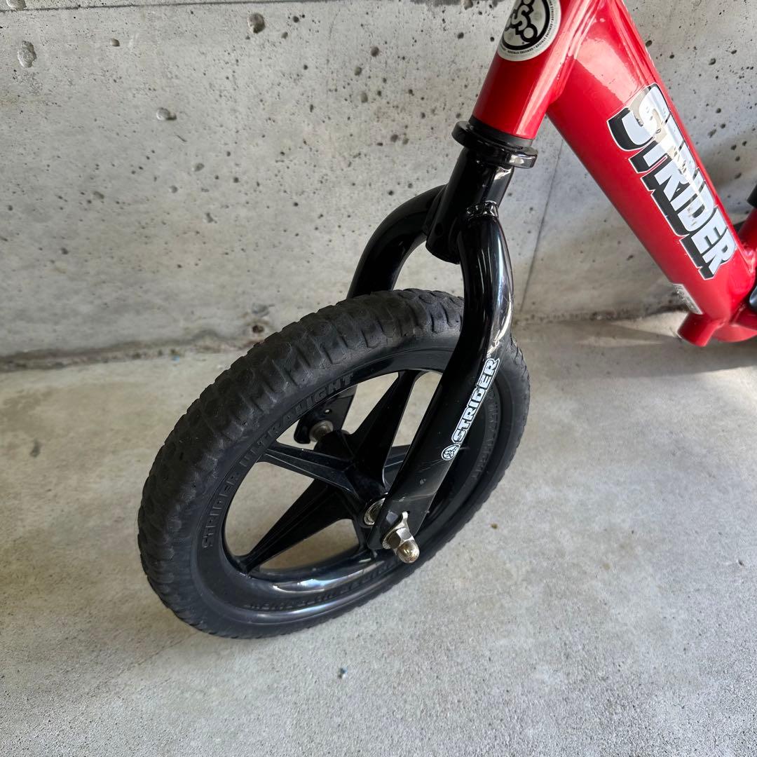 ストライダー スポーツモデル 12インチ レッド　フットステップ付きモデル