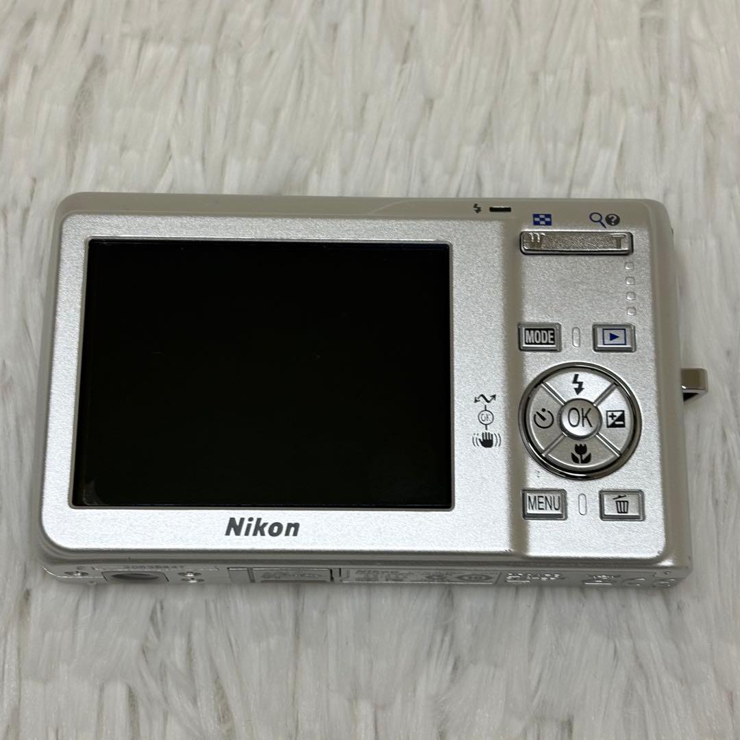美品　Nikon カメラ　COOLPIX S200 充電器　箱　コンデジ　動作品