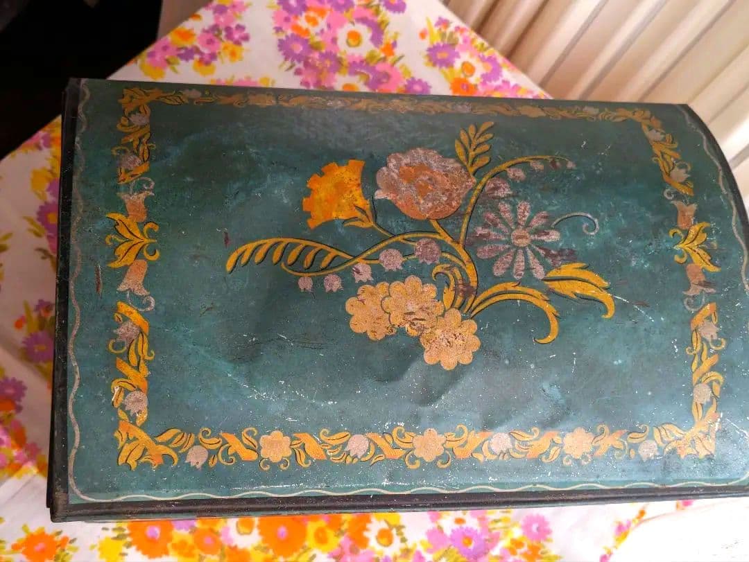 アンティーク　ティン缶　チョコレート＆キャンディボックス