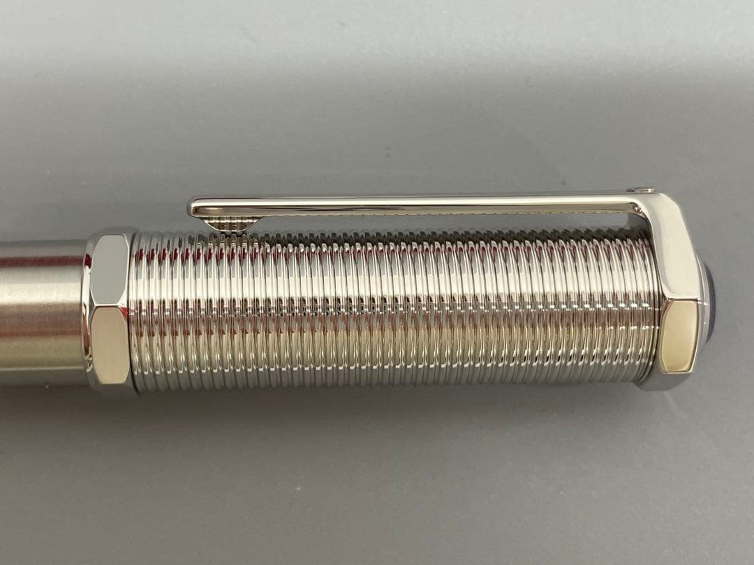 【新品未使用】定価147,400円　カルティエ　サントスデュモン　ボールペン