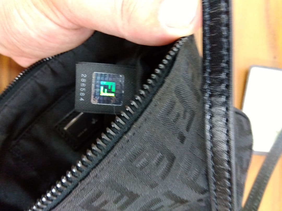 FENDI ブラック ナイロン ミニバッグバッグ 保存袋付き ほぼ未使用