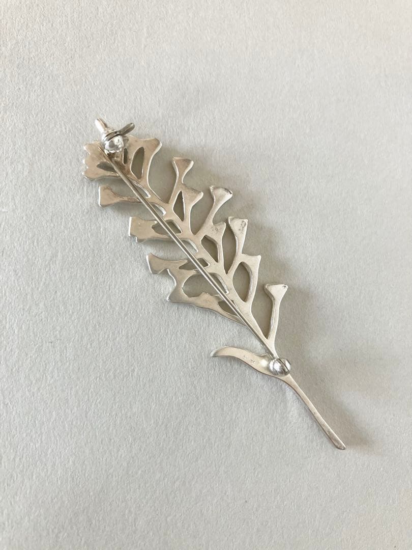 きたのまりこ　「スズナズナ」シルバーブローチ