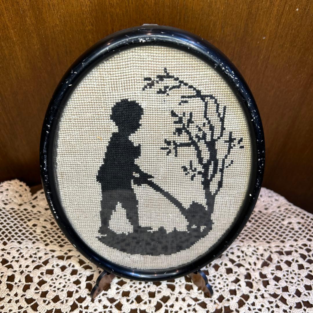 北欧ビンテージ　シルエットモチーフクロスステッチ刺繍額 男の子と女の子2枚セット