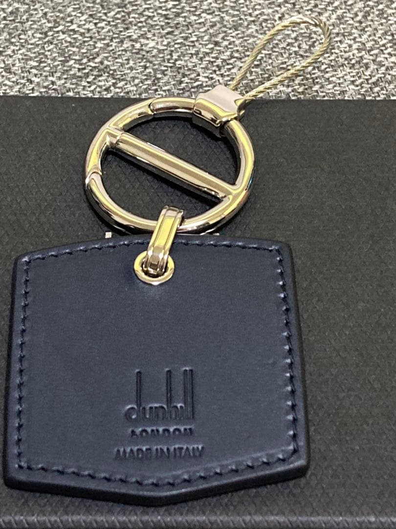 シ*ン様 dunhill 犬デザイン キーホルダー