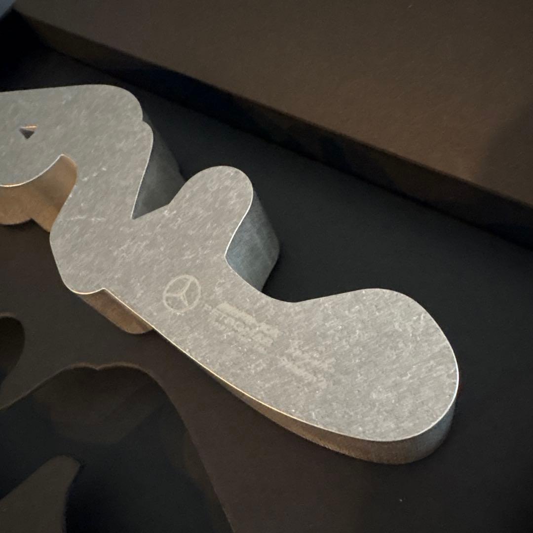 2025 鈴鹿　AMG PETRONAS F1サーキットペーパーウエイト