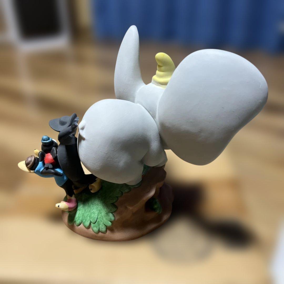ディズニーダンボ陶器置物。
