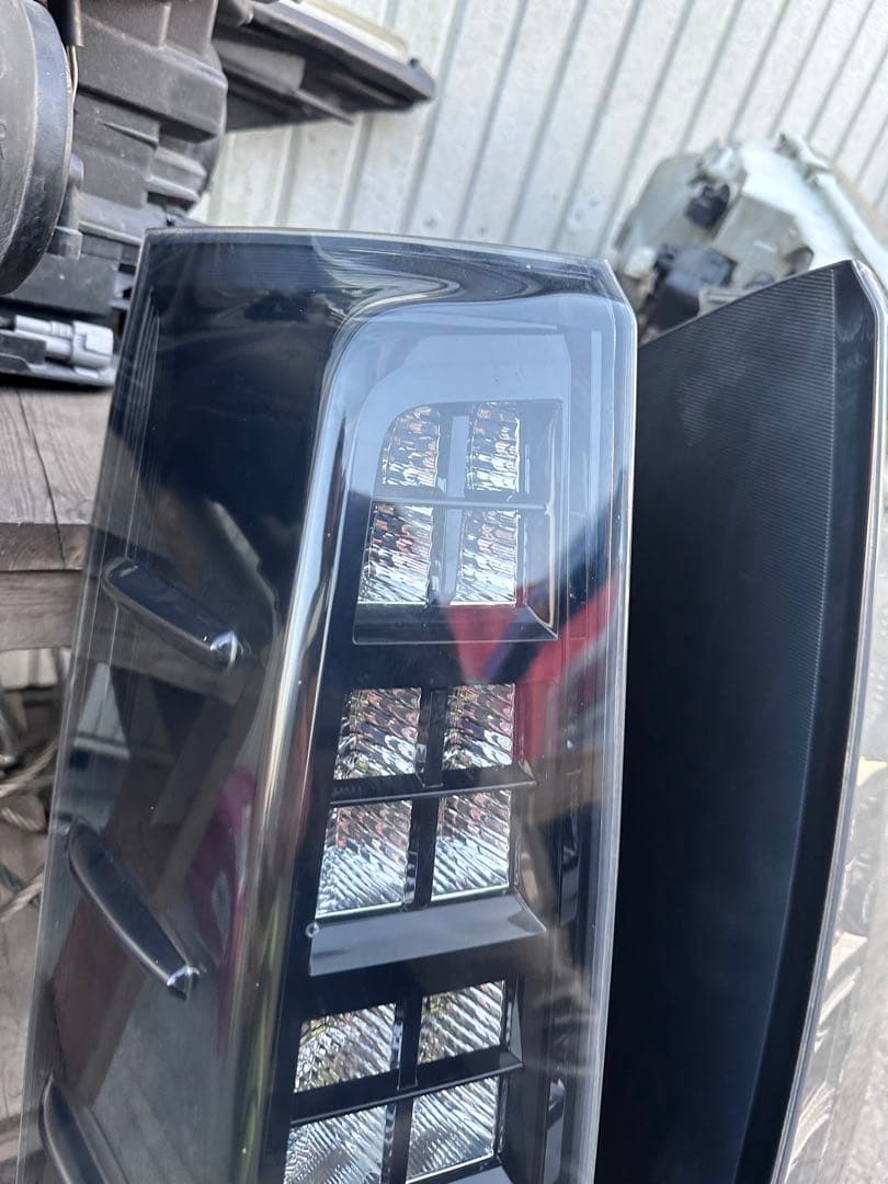 トヨタ　80 ヴォクシー　テールランプ　右左セット