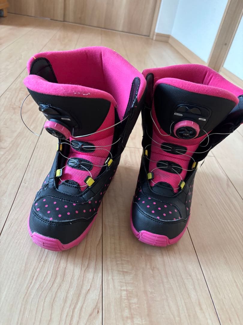 レンタルするよりお得です‼️ キッズスノーボード5点セット