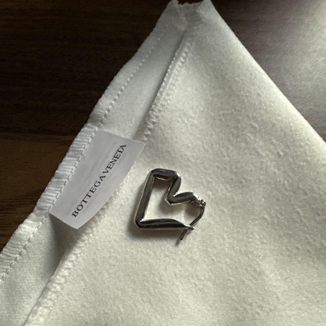 【BOTTEGA VENETA】H ビーム ピアス ハートシェイプ