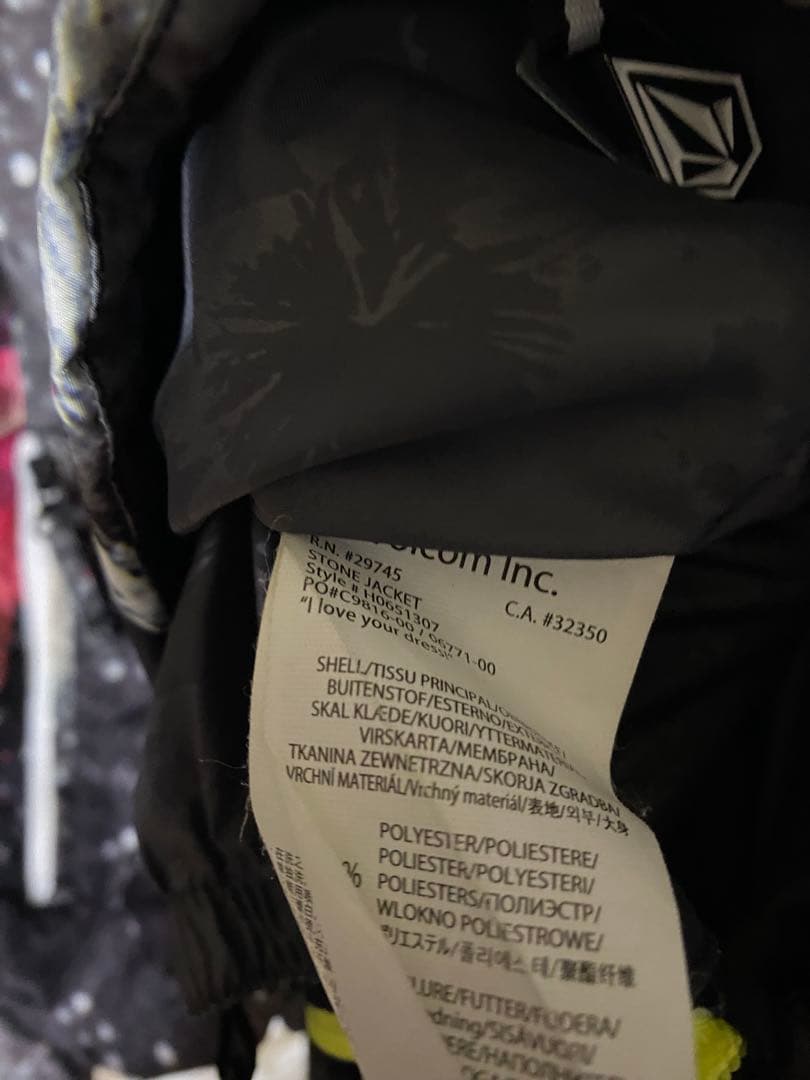 VOLCOM レディースS スノーボードジャケット　オオカミ　総柄　ボルコム