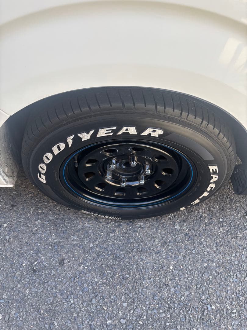 ハイエース16インチ215/65ホワイトレター