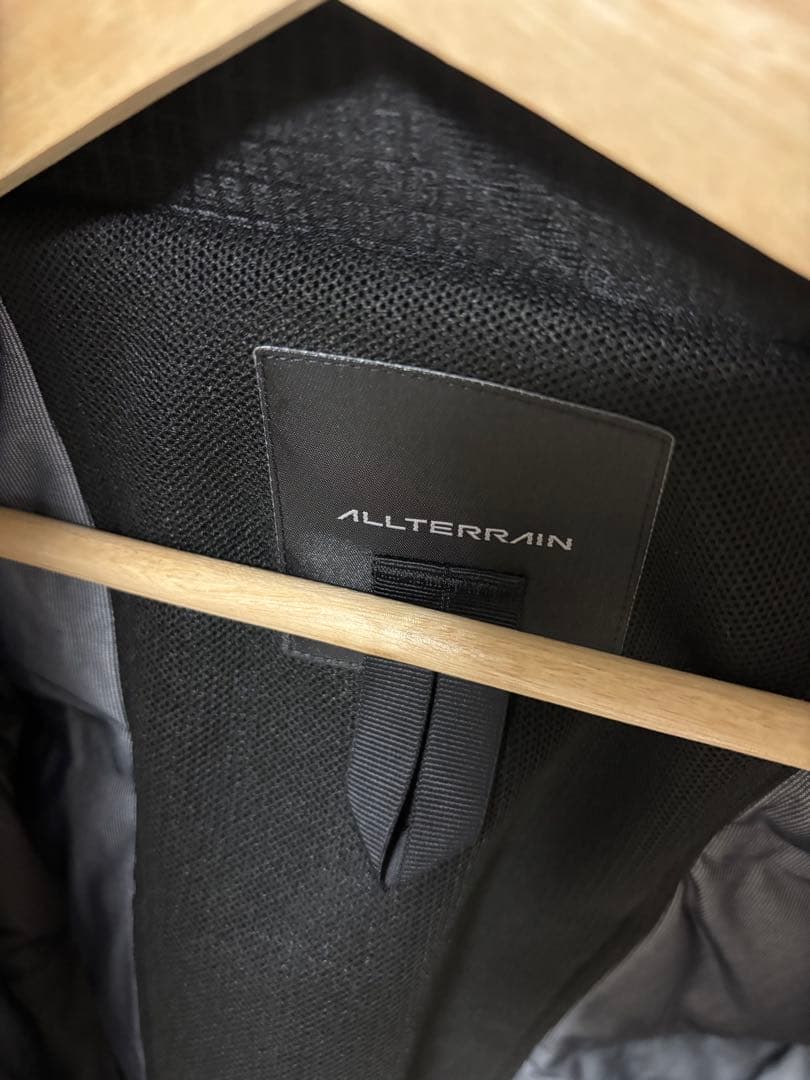 ゴアテックス ハイブリッド インシュレーテッドジャケット