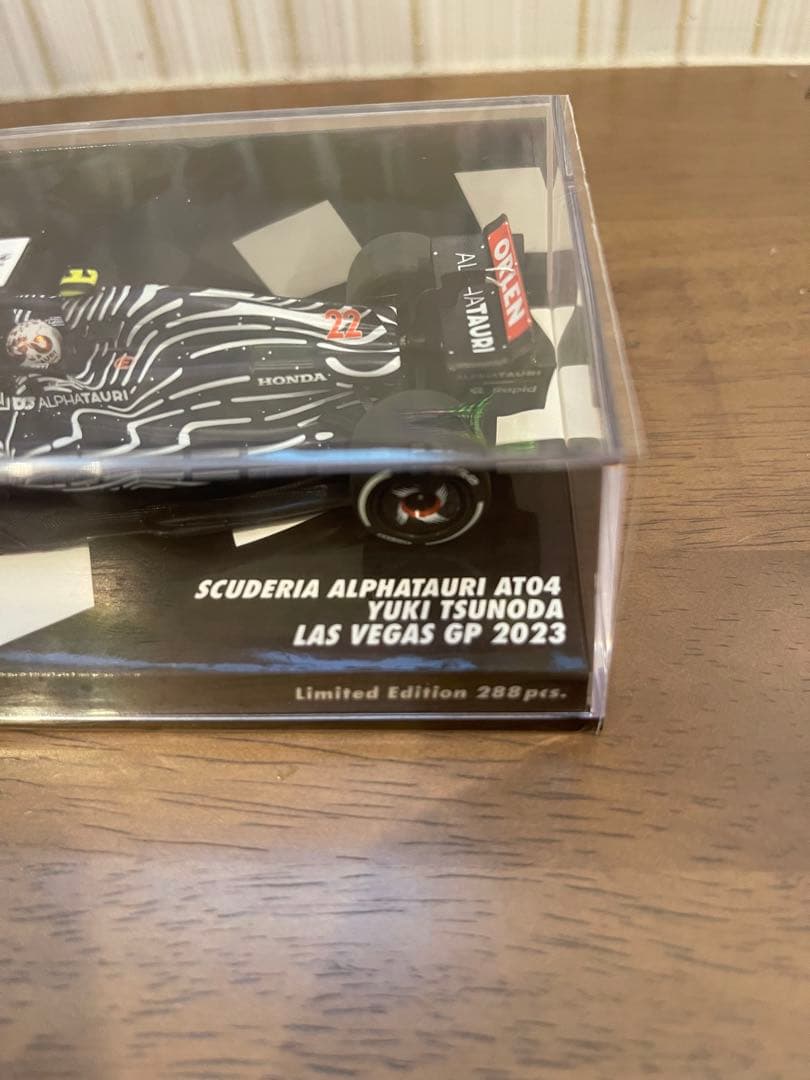 F1 1/64 ミニチャンプス 角田裕毅2023ラスベガスGPミニカー