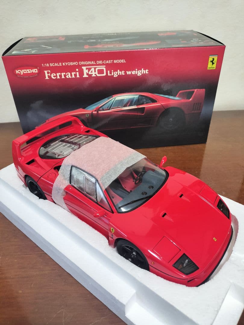 京商1/18フェラーリF40ライトウエイト（レッド）