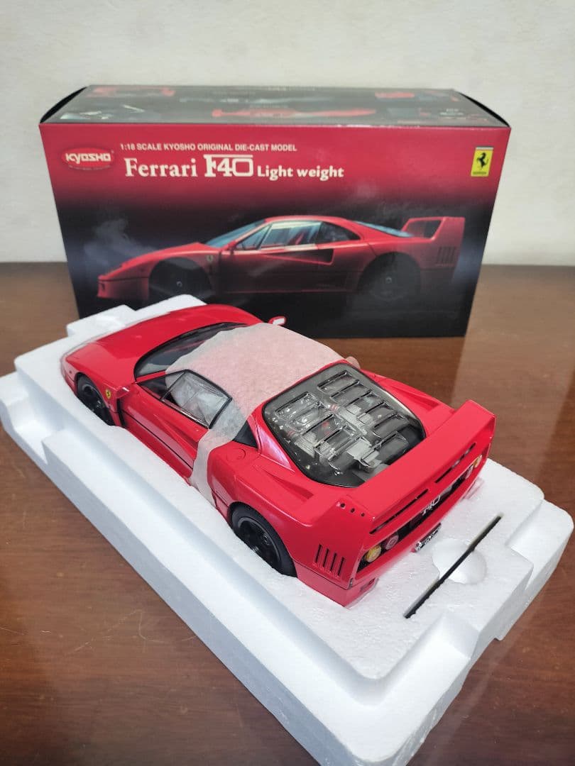 京商1/18フェラーリF40ライトウエイト（レッド）