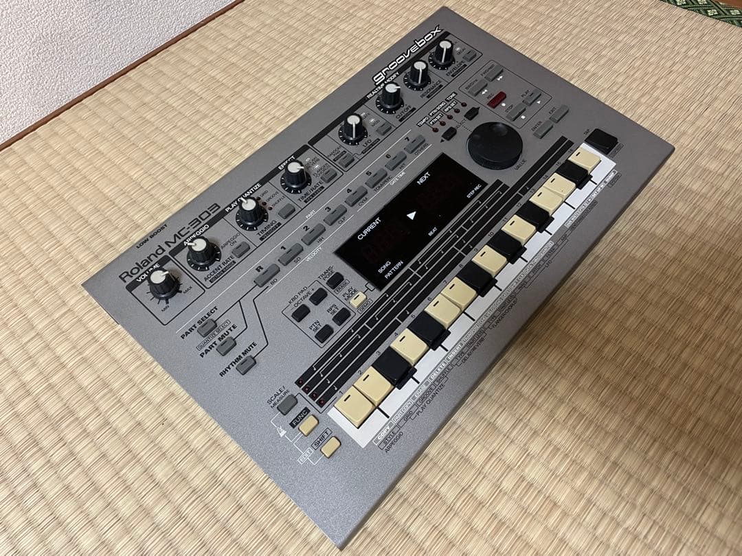 Roland MC-303 グルーヴボックス