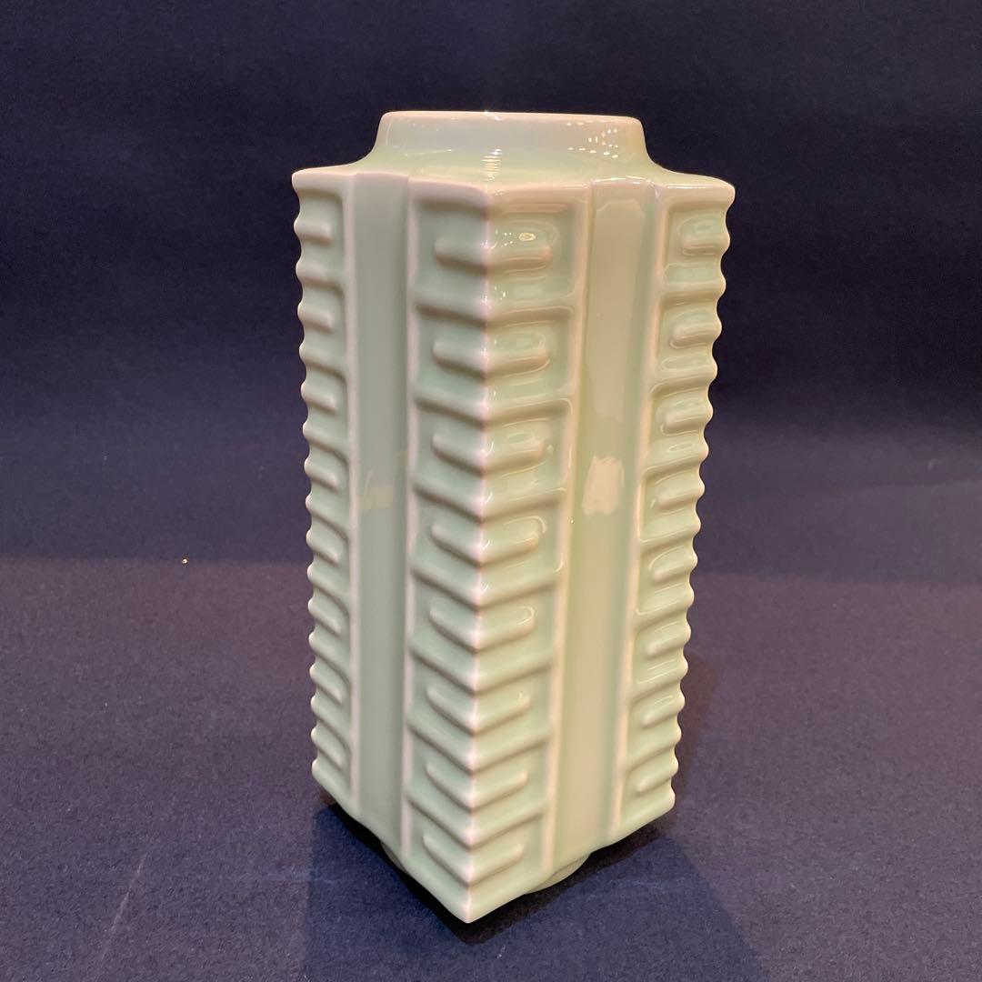 「平戸焼」青磁【横石 嘉助】(造)の『算木 花入』共箱　※美品　花器　花入　花瓶