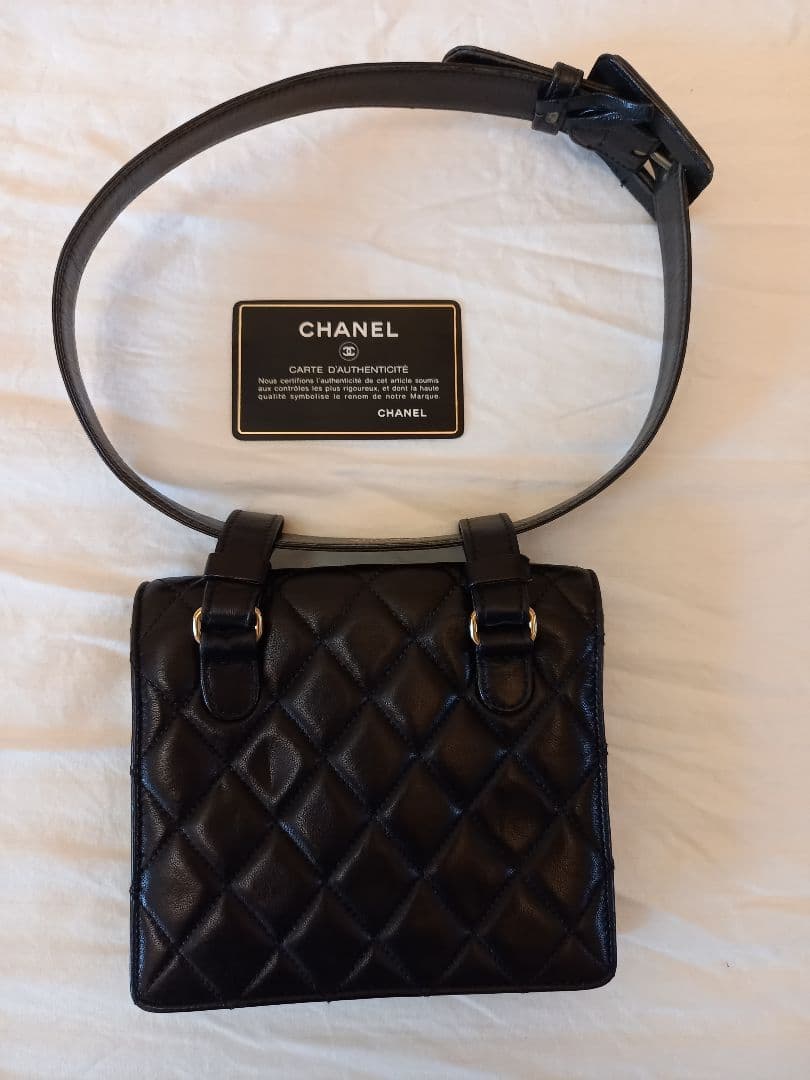 CHANEL ブラック ボディバッグ キルティング