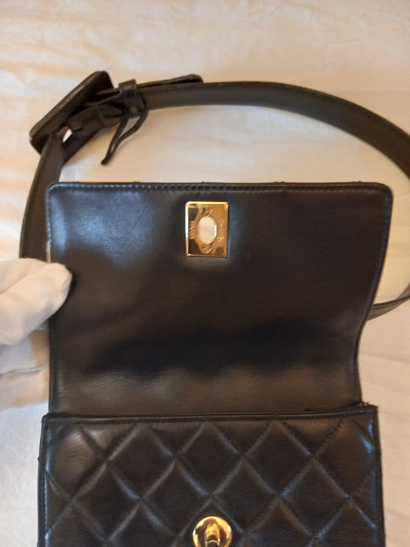 CHANEL ブラック ボディバッグ キルティング