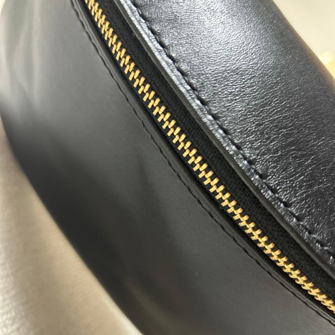 とも　黒ボディバッグ　総手縫い　タンニン鞣し革　ヌメ革