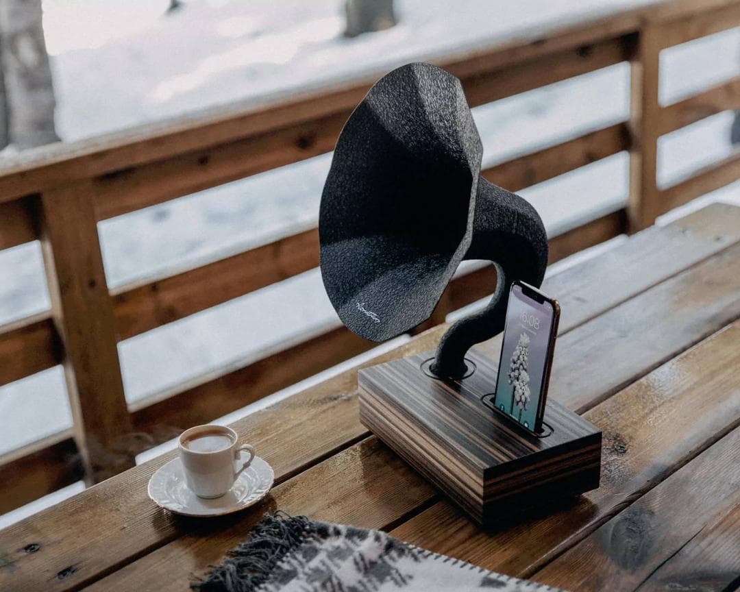 まるでレトロな蓄音機！お部屋がエレガントになる無電源スマホ用スピーカー　ゴールド