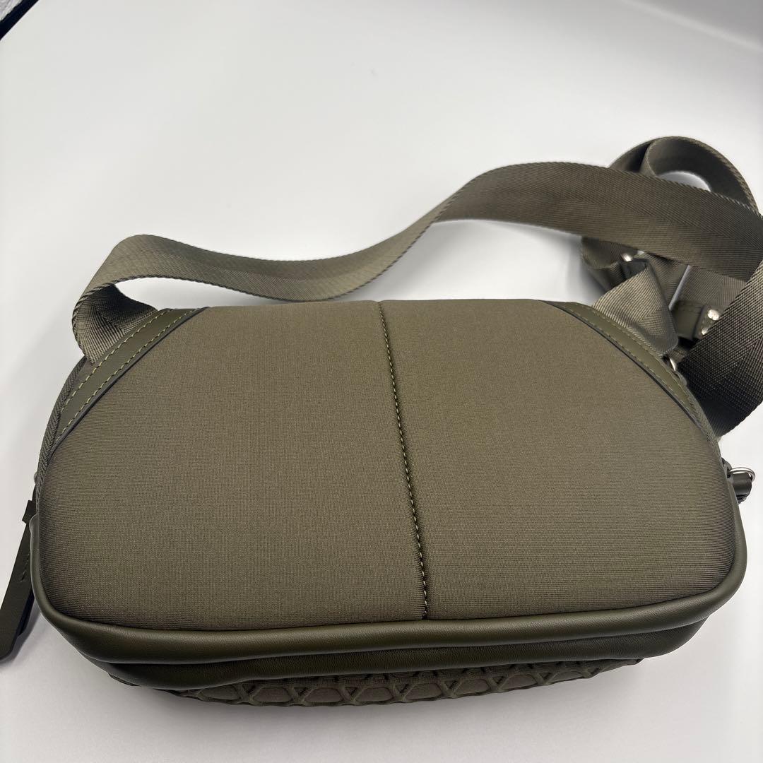 クヘタコ様ラクーオ　LAQUOH 未使用に近い　ボディバック　モスグリーン