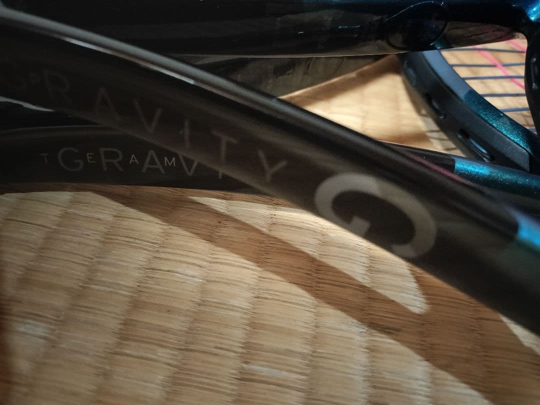 現行　グラビティ　ヘッド　HEAD　テニスラケット