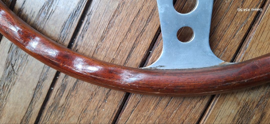 レスレストン　ウッドステアリング