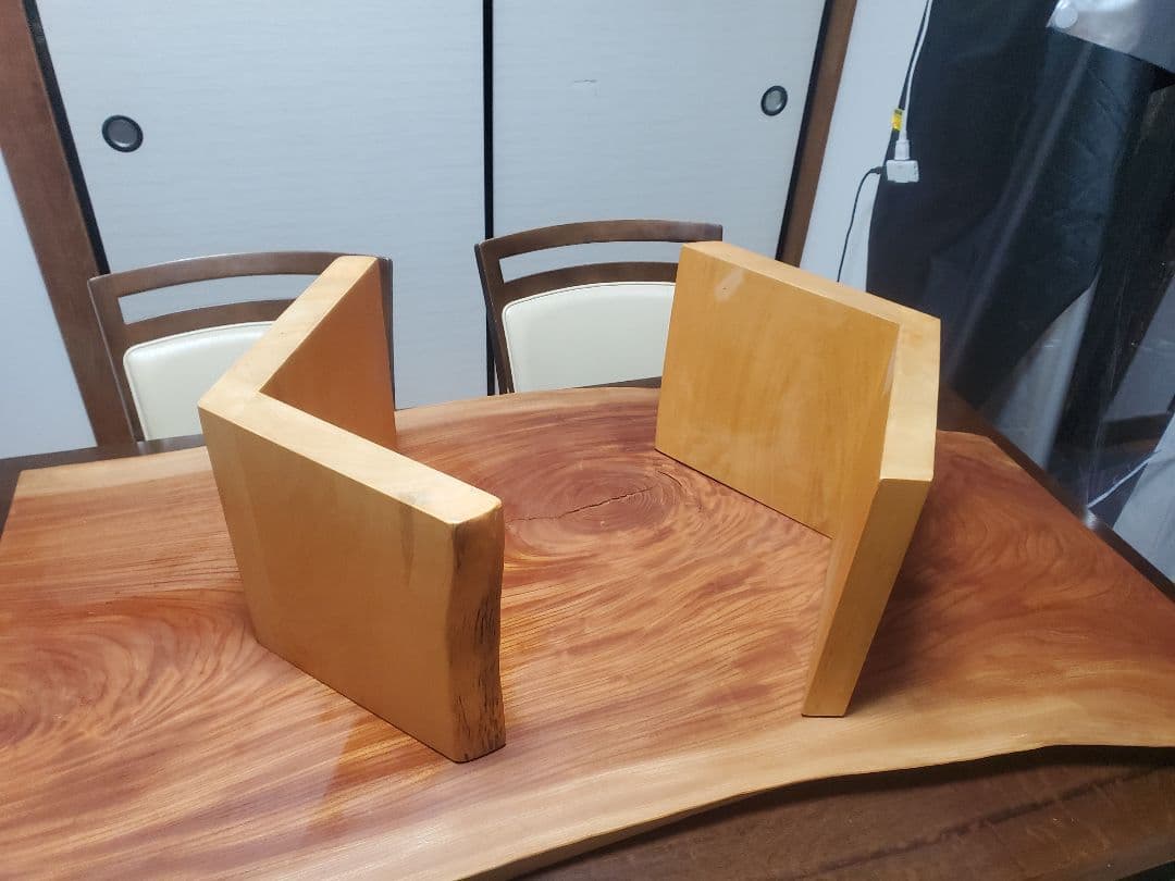 ケヤキ？ 無垢材の自然なエッジテーブル 1枚板