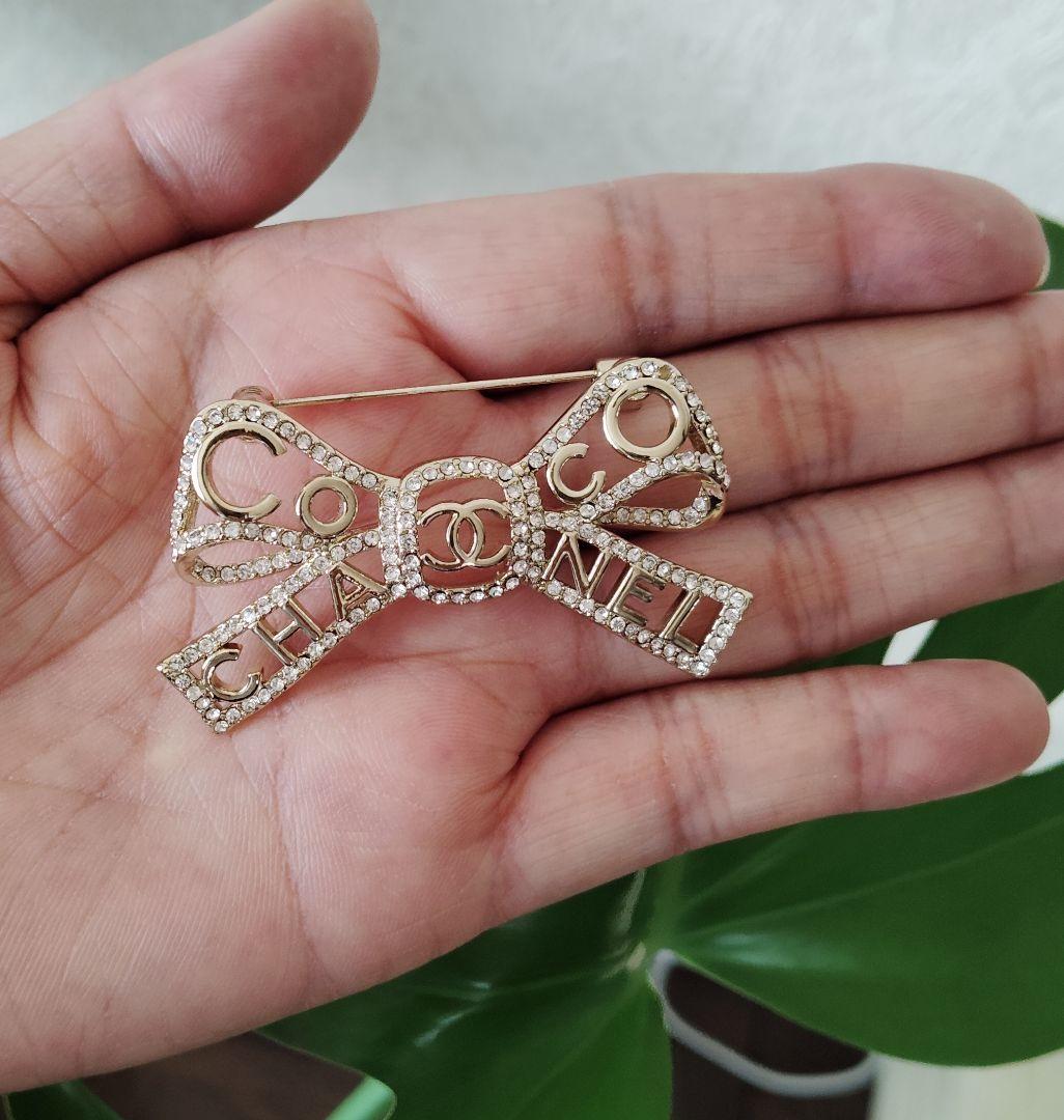 くるみぱん様検討中　CHANEL リボン型ブローチ シルバー