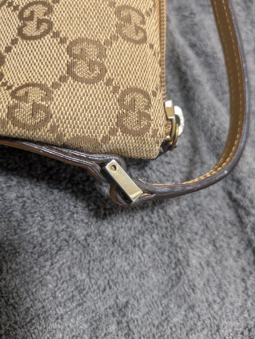GUCCI アクセサリーポーチ　GG柄　バッグ