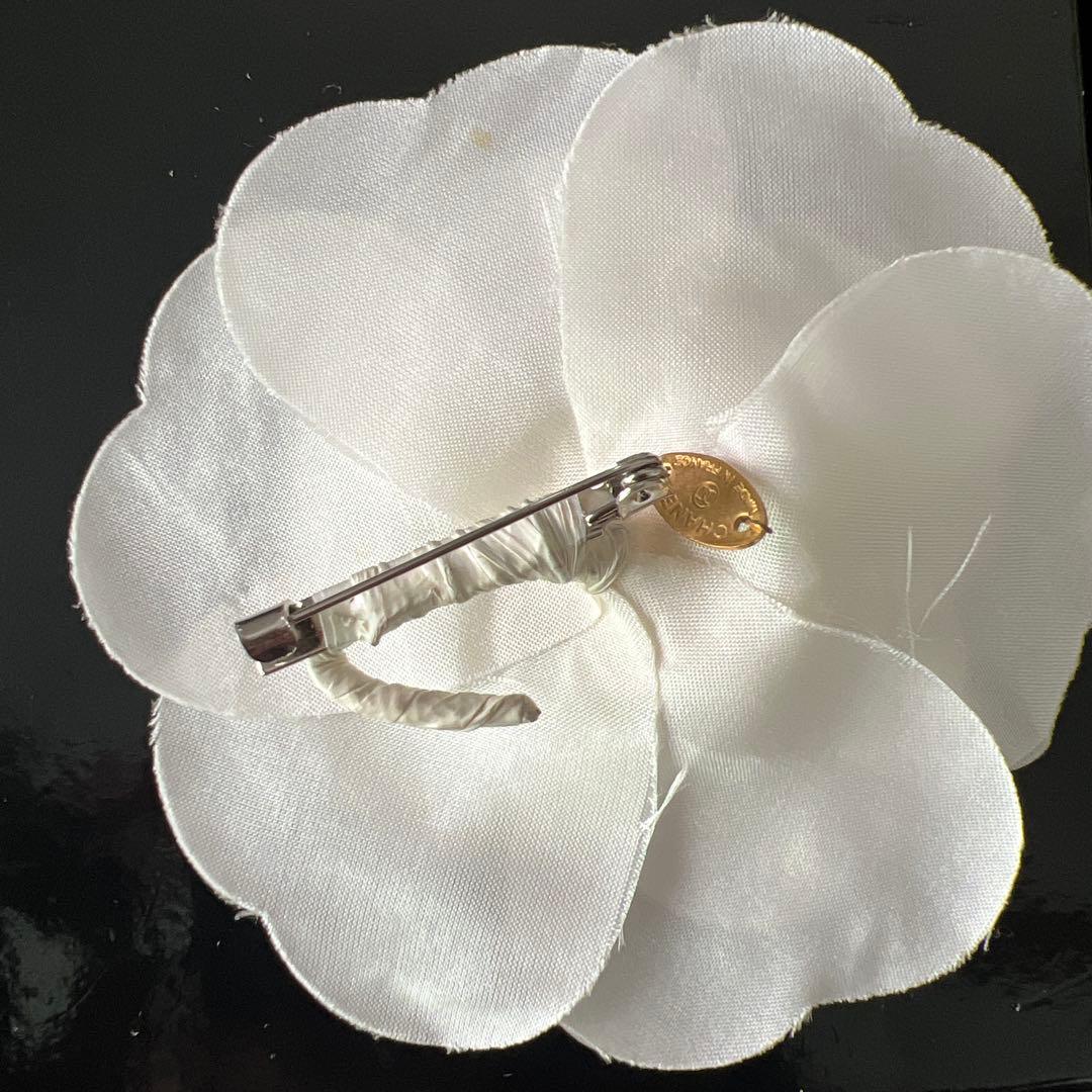 CHANEL カメリアコサージュ ブローチ 白 入卒式