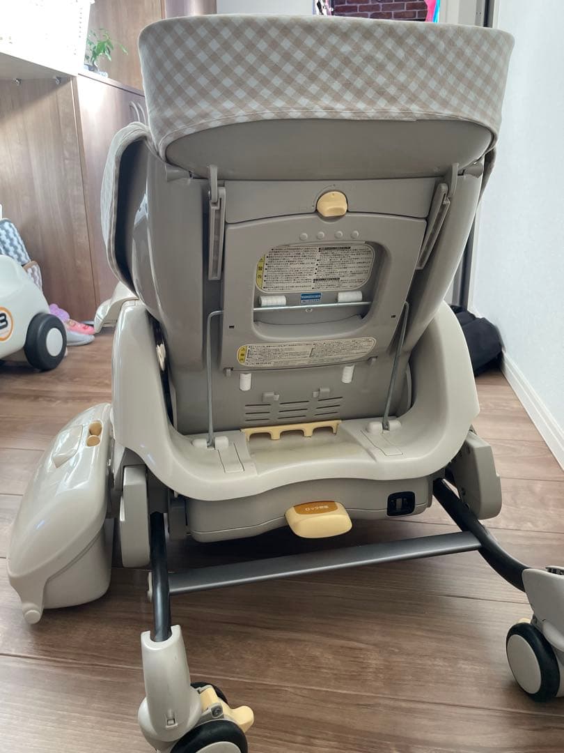 Combi ネムリラ　オートスウィング　電動　ハイローチェア