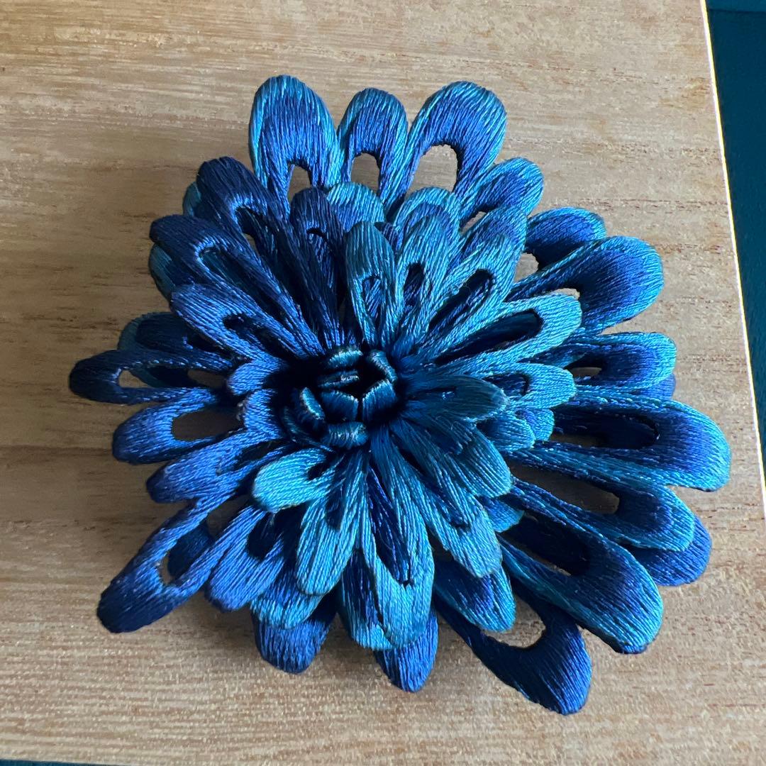 emi takazawa　横振り刺繍　花　ピアス