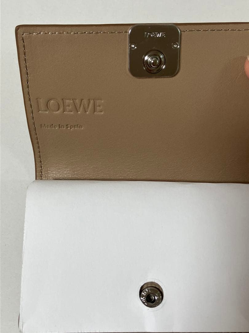★新品未使用★LOEWE ベージュ 名刺入れ
