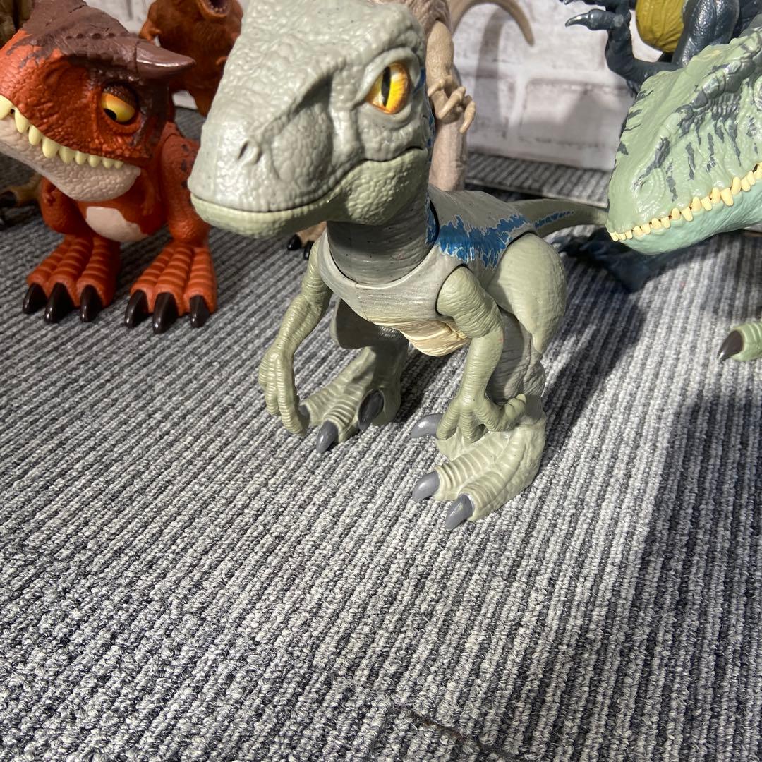ジュラシック・ワールド 7体セット　恐竜　おもちゃ　フィギュア　ロボット