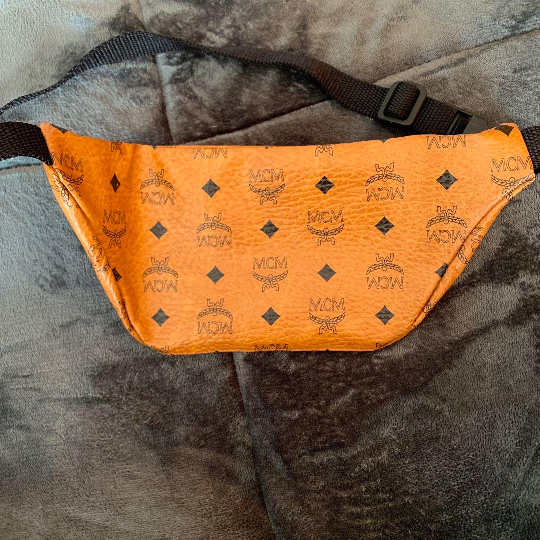 MCM ロゴプリント ボディバッグ