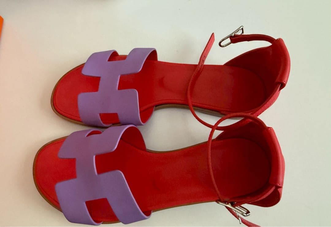 大特価・エルメス、サンダル サントリーニ、バイカラー 夏にぴったりのお色です