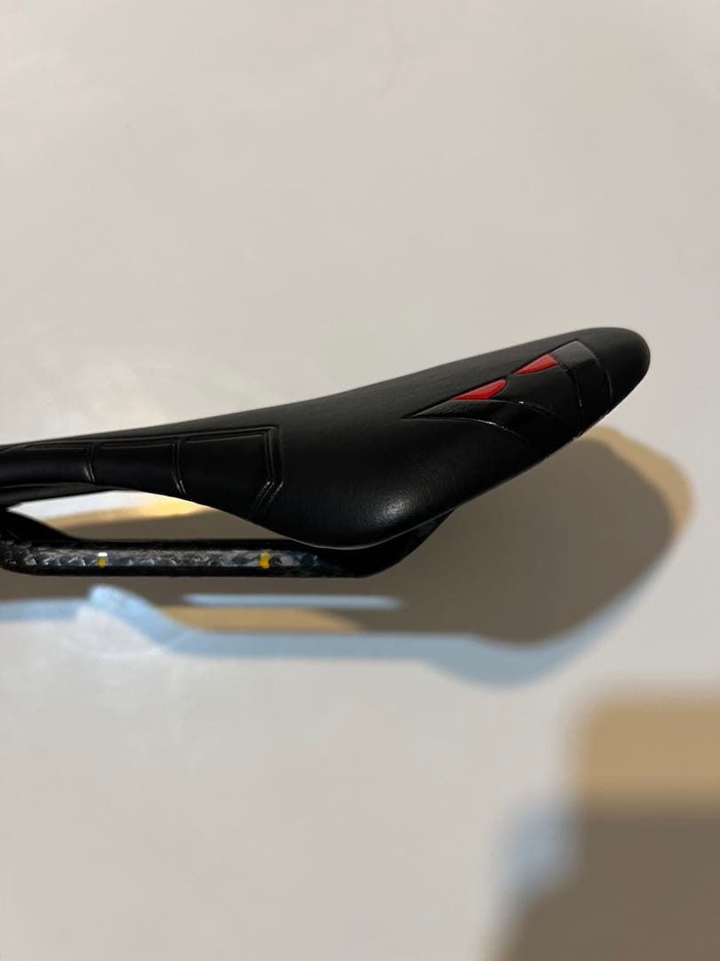 ASTVTE アスチュート MOON RACING カーボン サドル 軽量